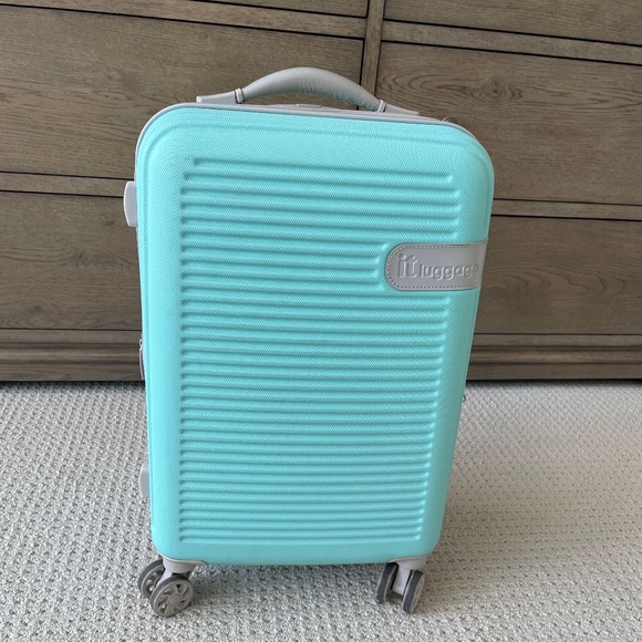 IT luggage Handbags - Great, carry on all 4 roller, suitcase in beautiful teal color from IT Luggage!
